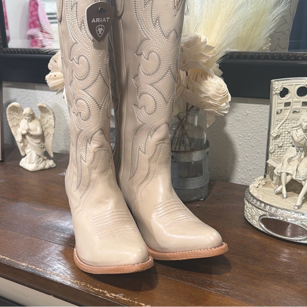 Ariat Womens Belinda Boots with tags!